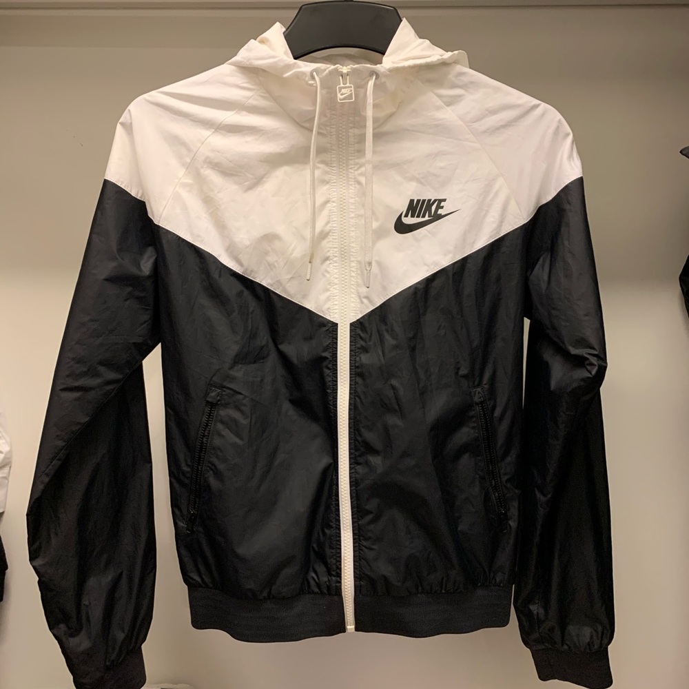 NEW Nike Women’s Hooded Windbreaker